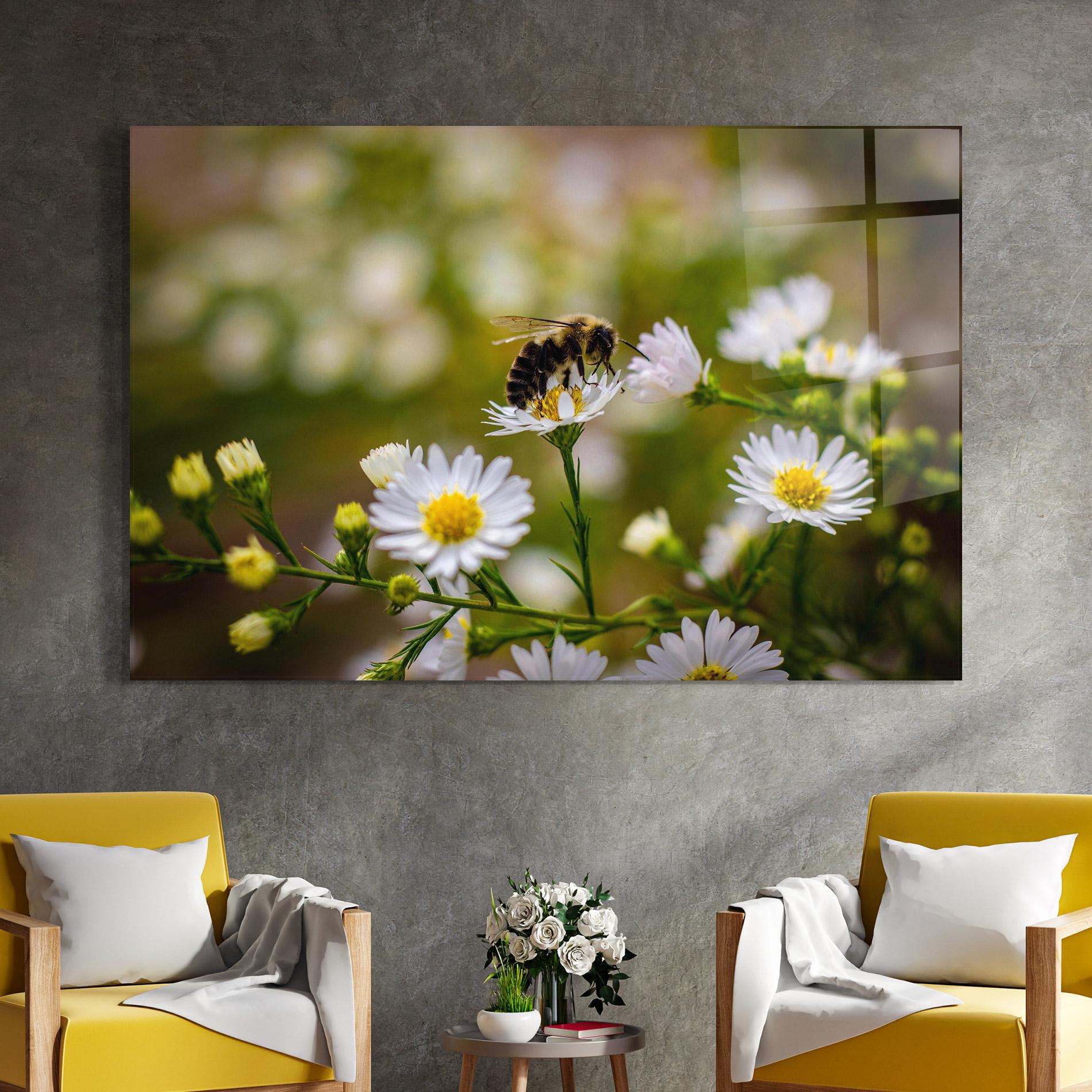Tablou Sticla Bee On Small Flower mockup 4