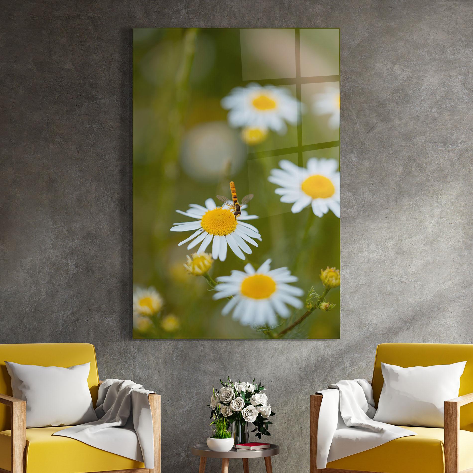 Tablou Sticla Bug On Small Daisy mockup 4