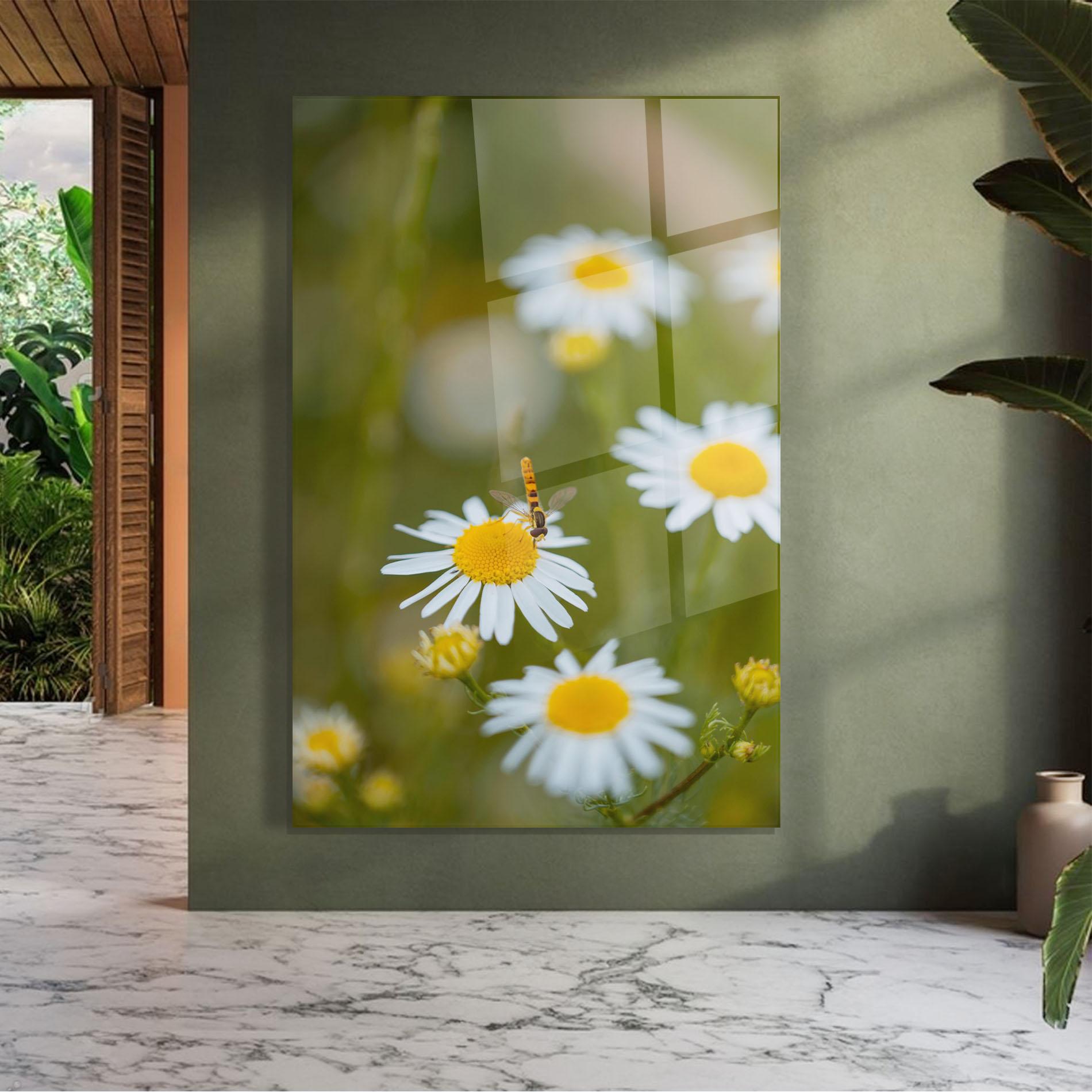 Tablou Sticla Bug On Small Daisy mockup 7