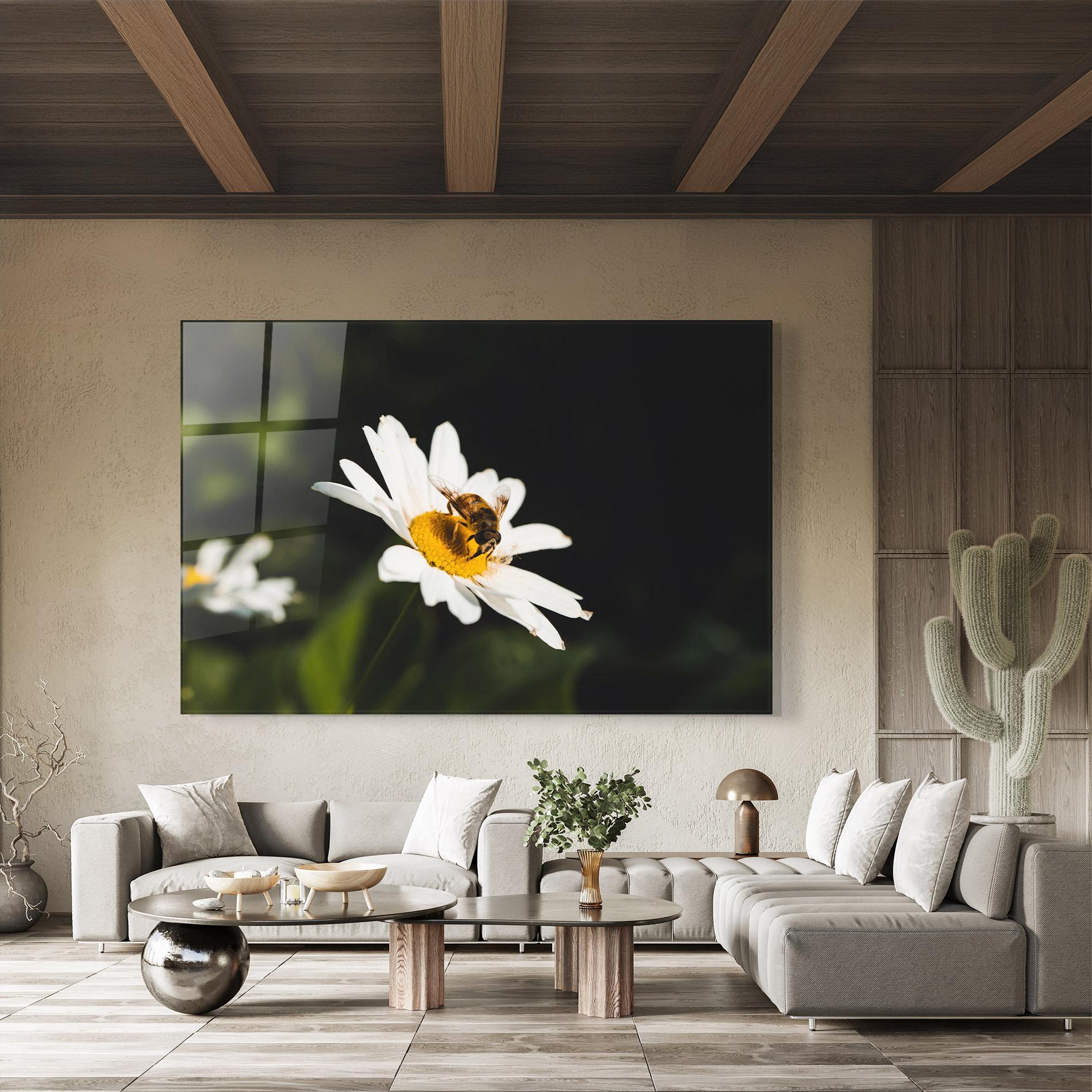 Tablou Sticla Bee Flying On Daisy mockup 8