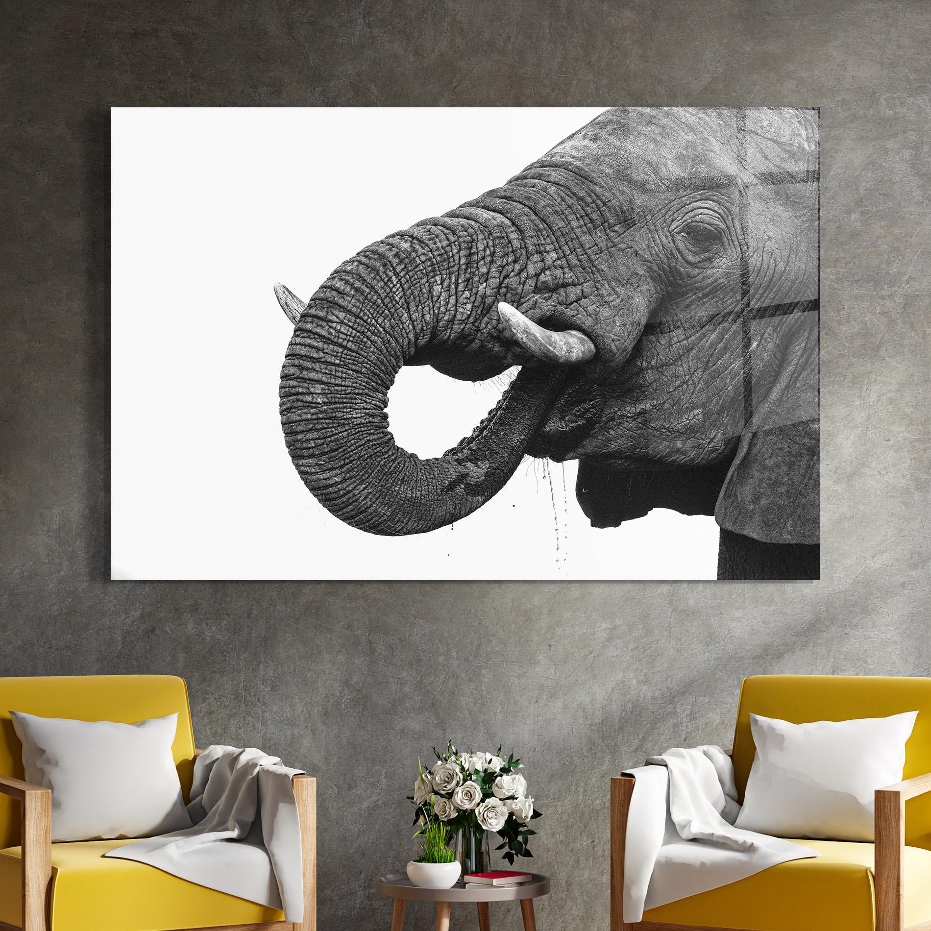 Tablou Sticla Elephant Drinking mockup 4