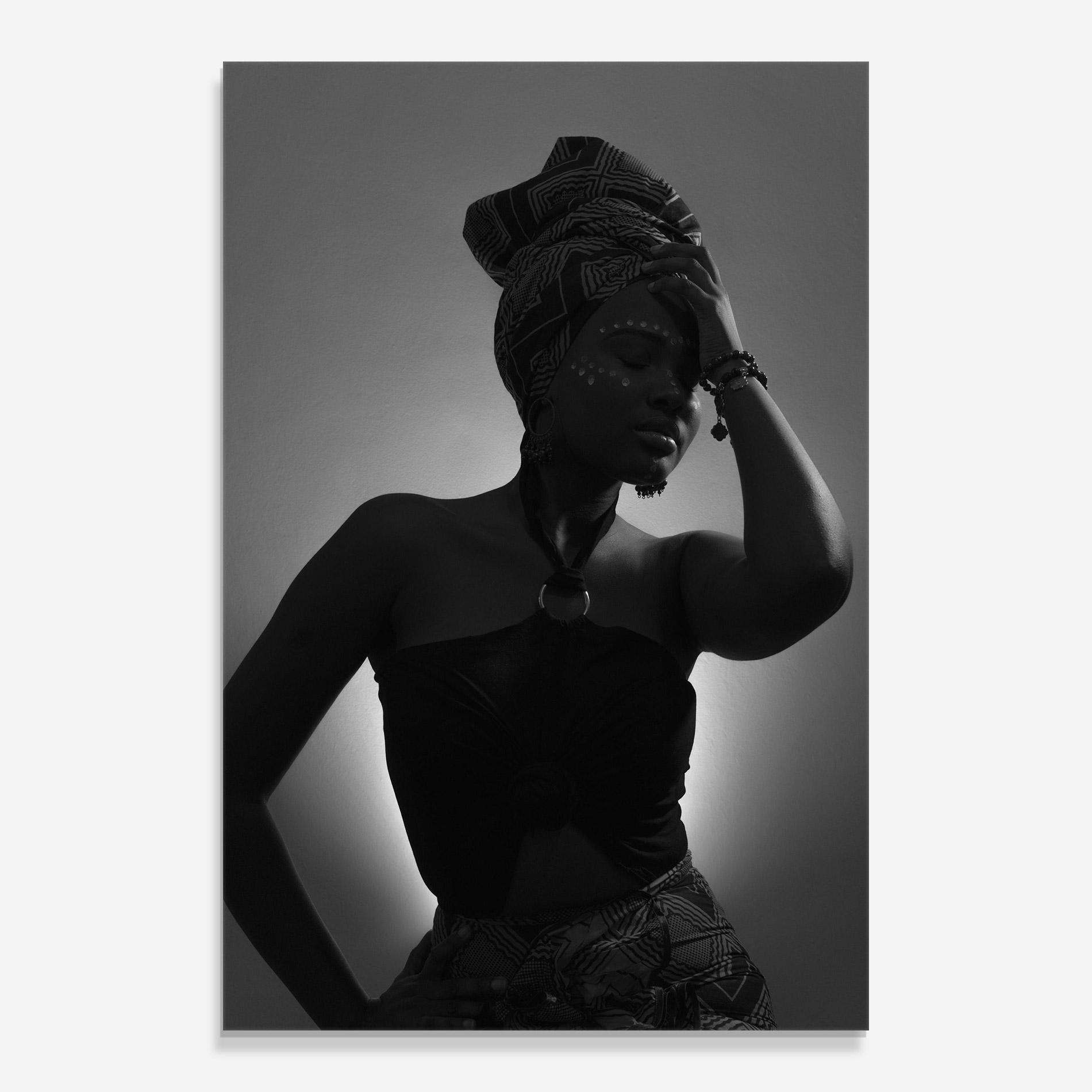 Tablou Sticla African Woman Shadow mockup 0