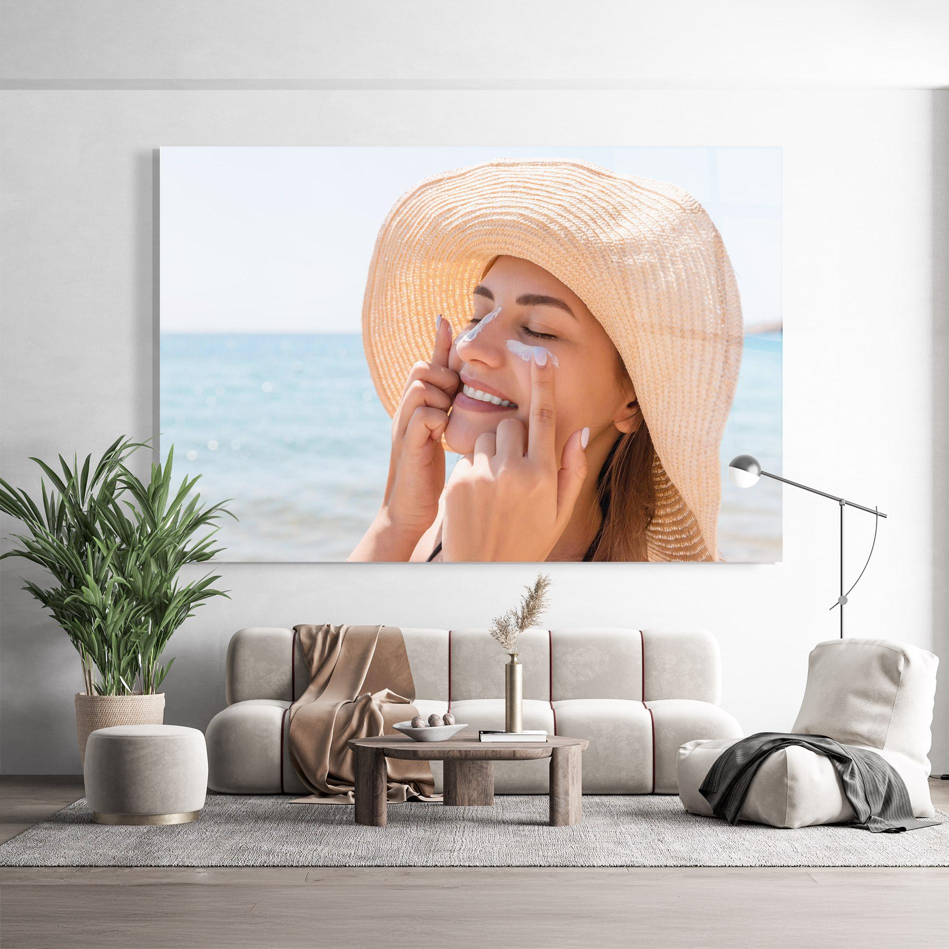 Tablou Sticla Smiling Woman mockup 9