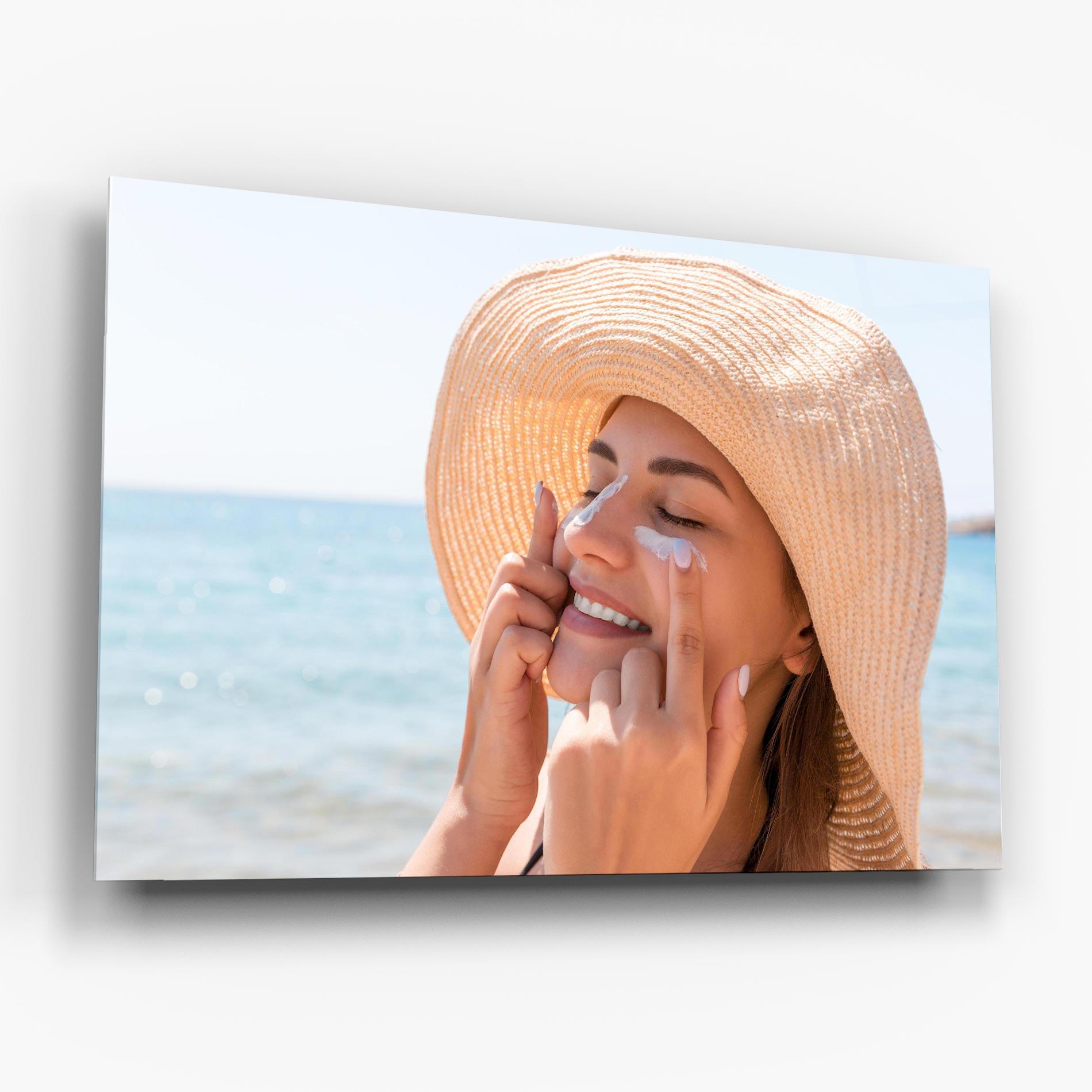 Tablou Sticla Smiling Woman mockup 6