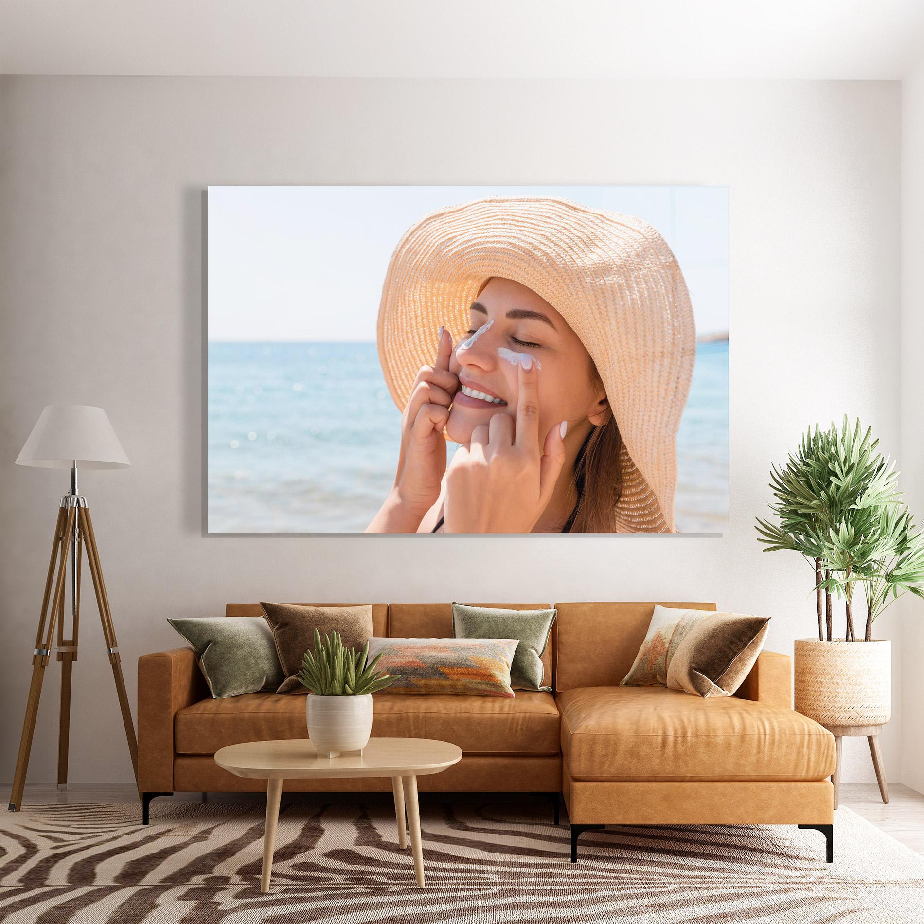 Tablou Sticla Smiling Woman mockup 7