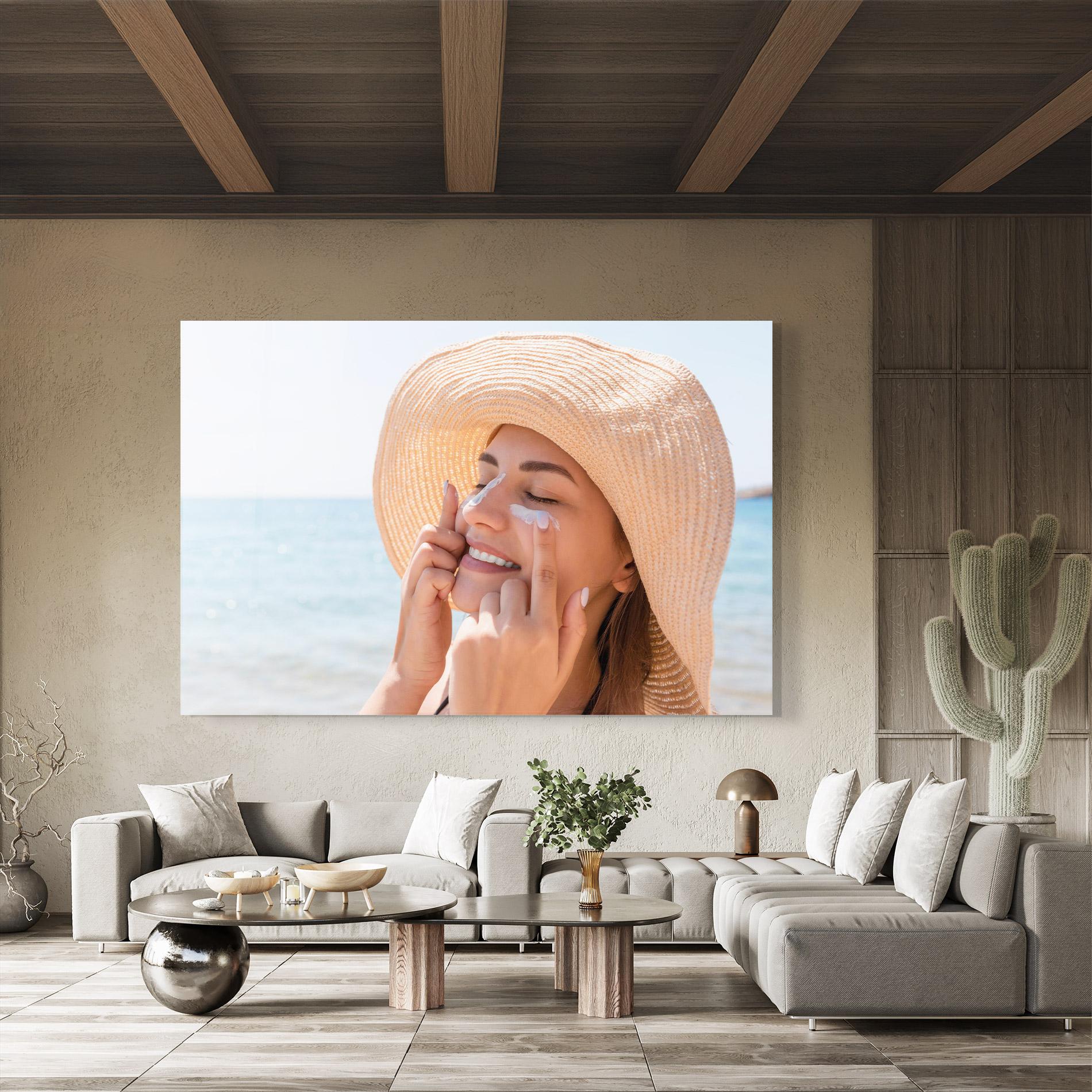 Tablou Sticla Smiling Woman mockup 8