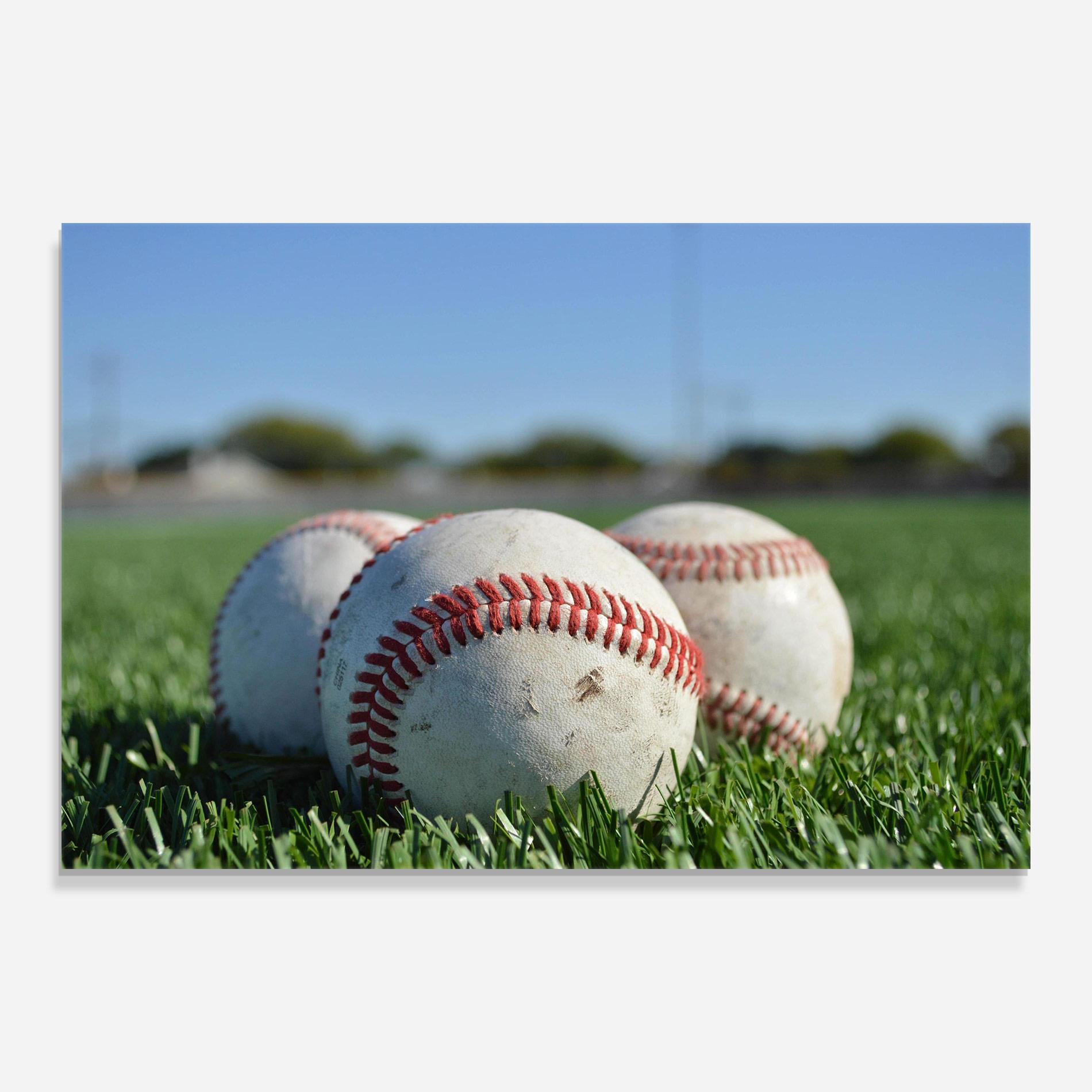 Tablou Sticla Baseball Ball In Grass mockup 0