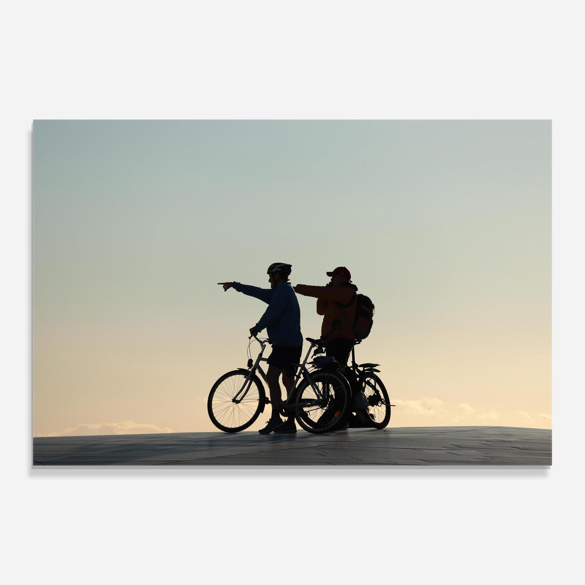 Tablou Sticla Bike Pointing Shilouette mockup 0