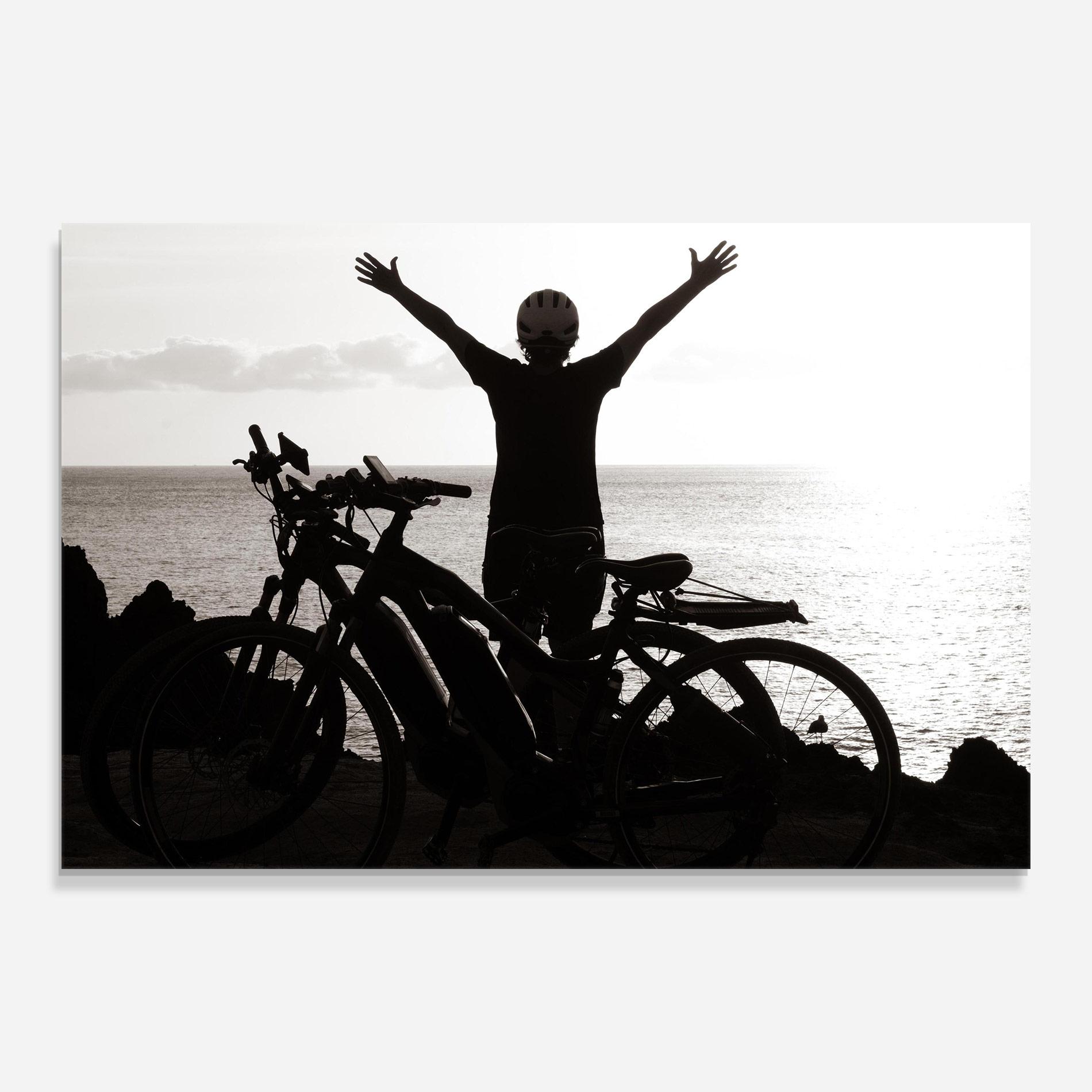 Tablou Sticla Facing Sea Woman mockup 0