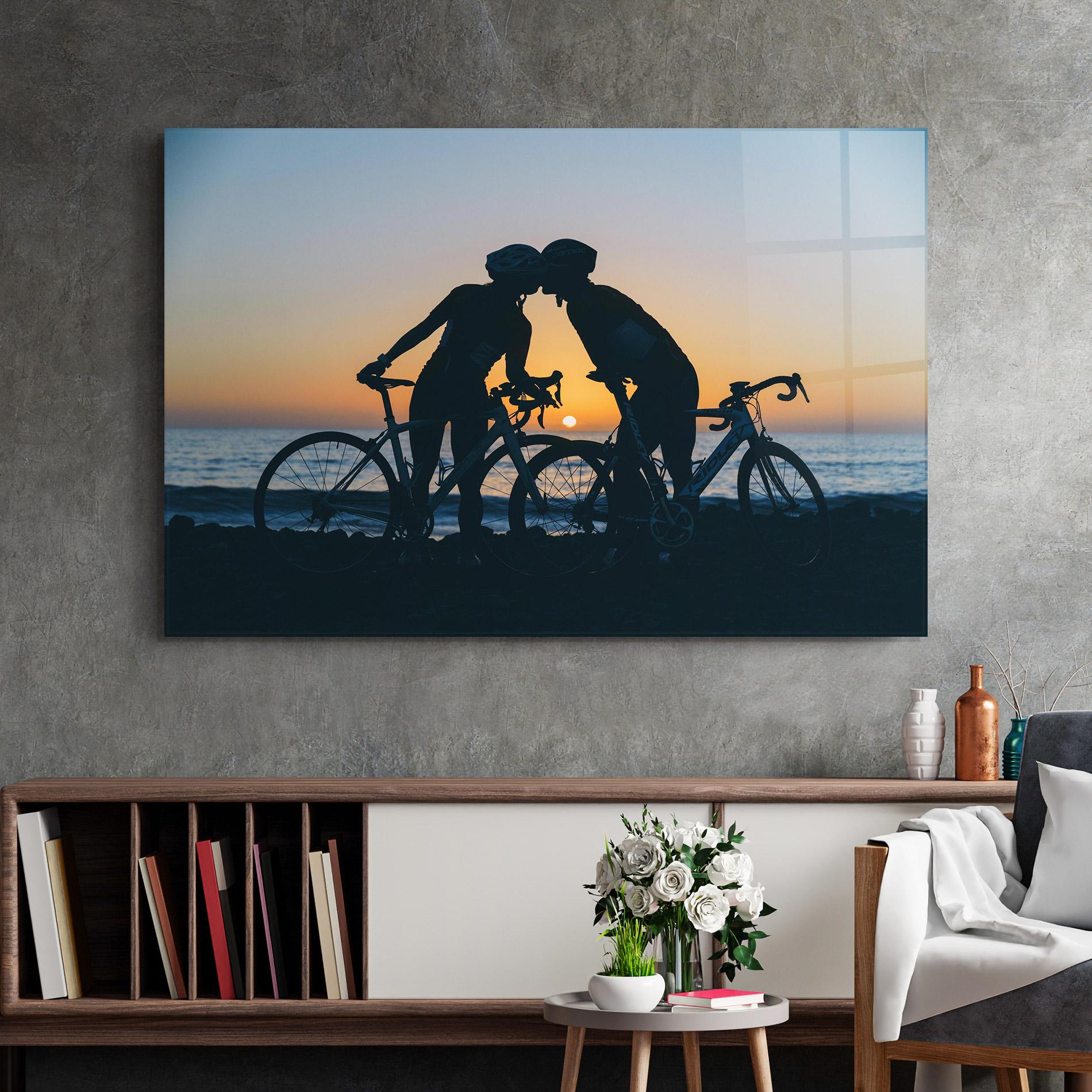 Tablou Sticla Bike Couple Kissing mockup 2