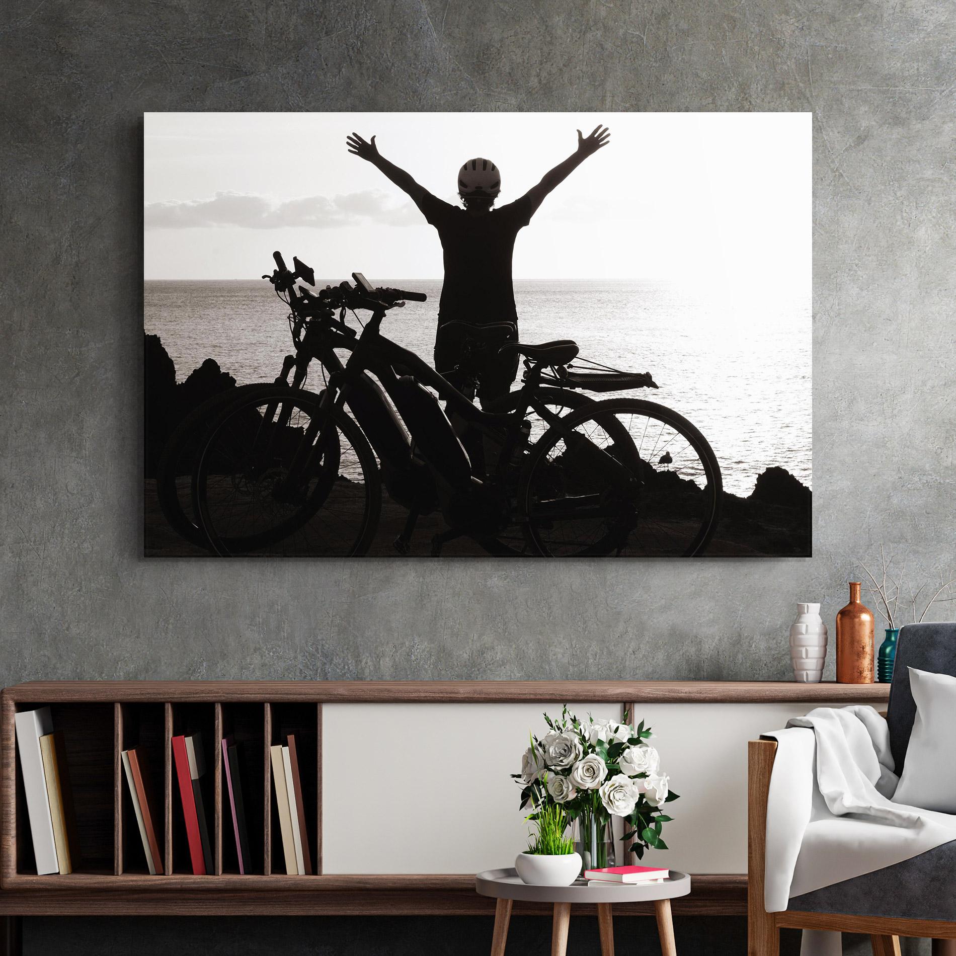 Tablou Sticla Facing Sea Woman mockup 2