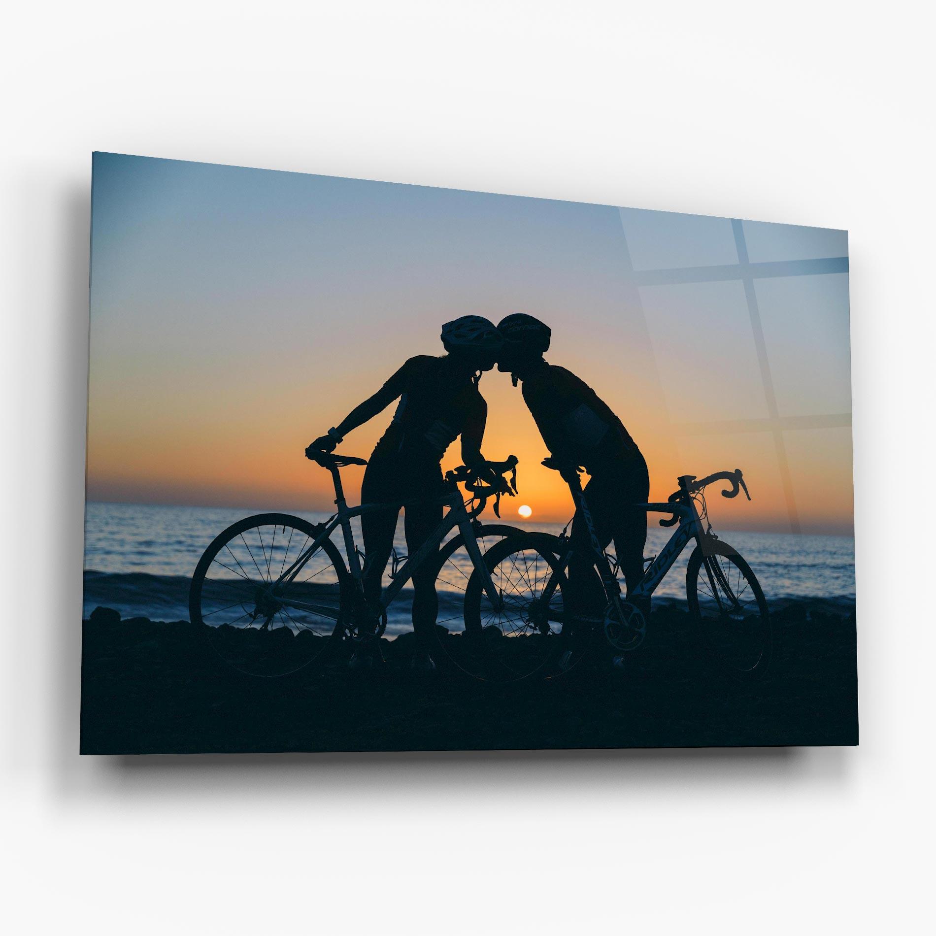 Tablou Sticla Bike Couple Kissing mockup 6