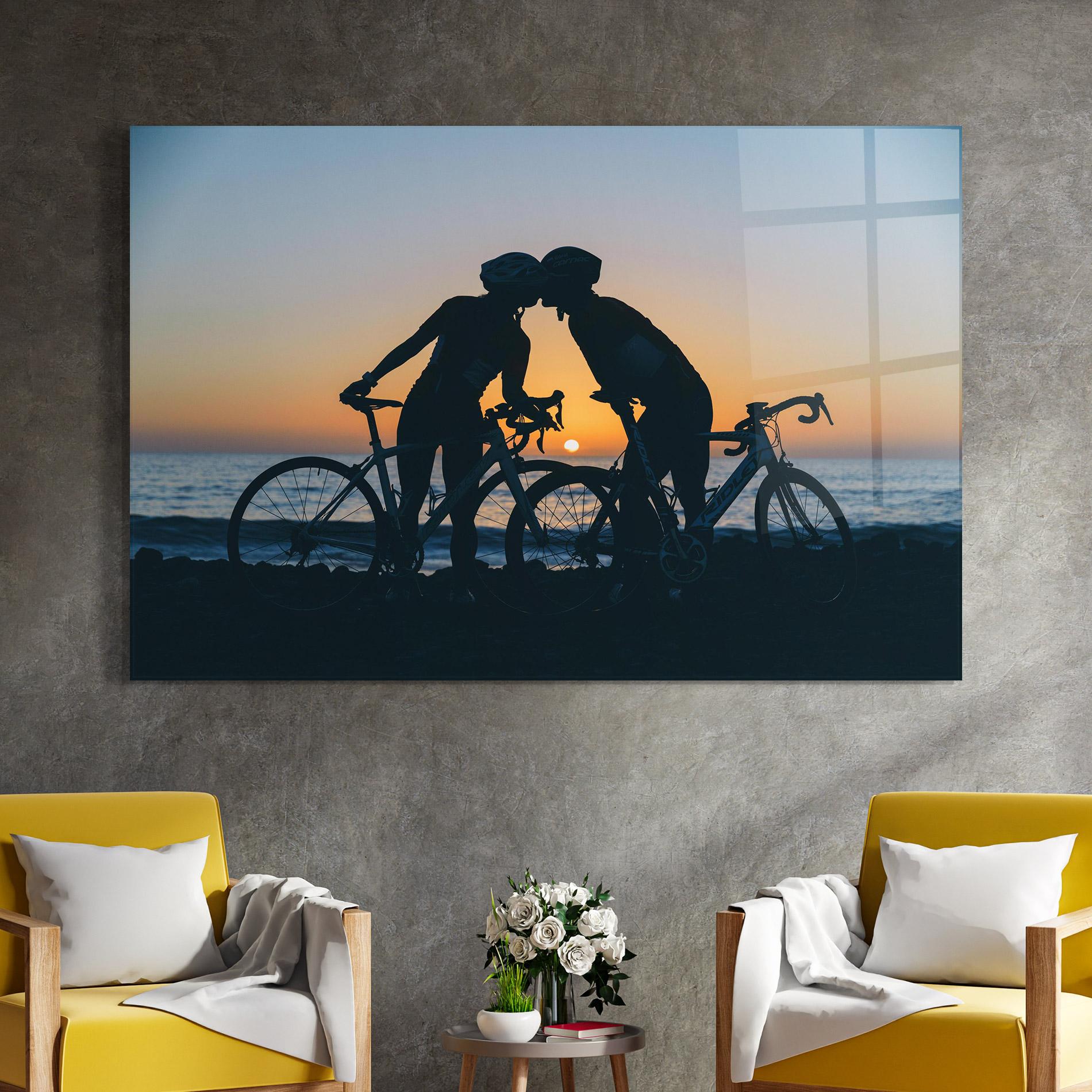 Tablou Sticla Bike Couple Kissing mockup 4