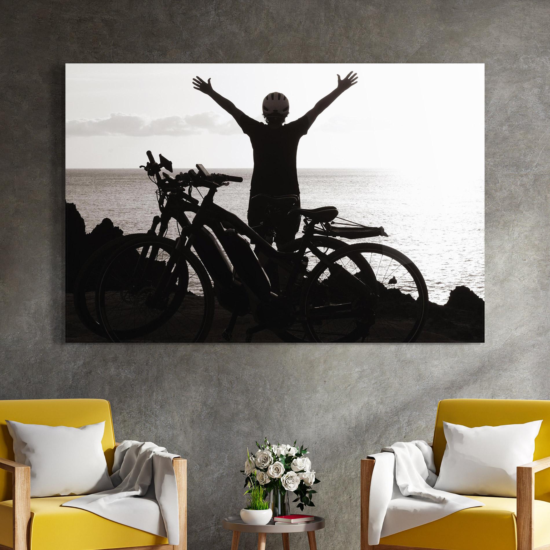 Tablou Sticla Facing Sea Woman mockup 4