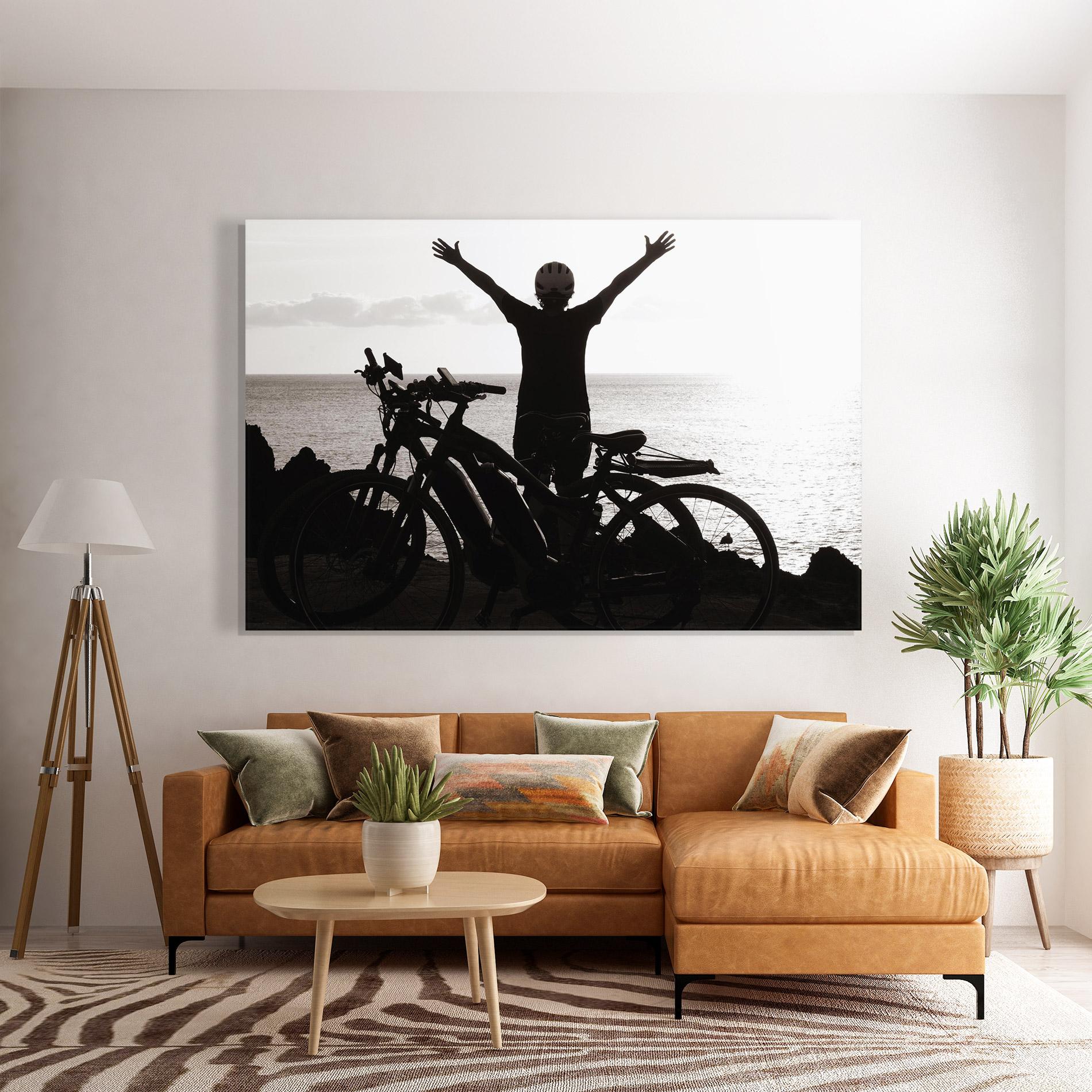 Tablou Sticla Facing Sea Woman mockup 7