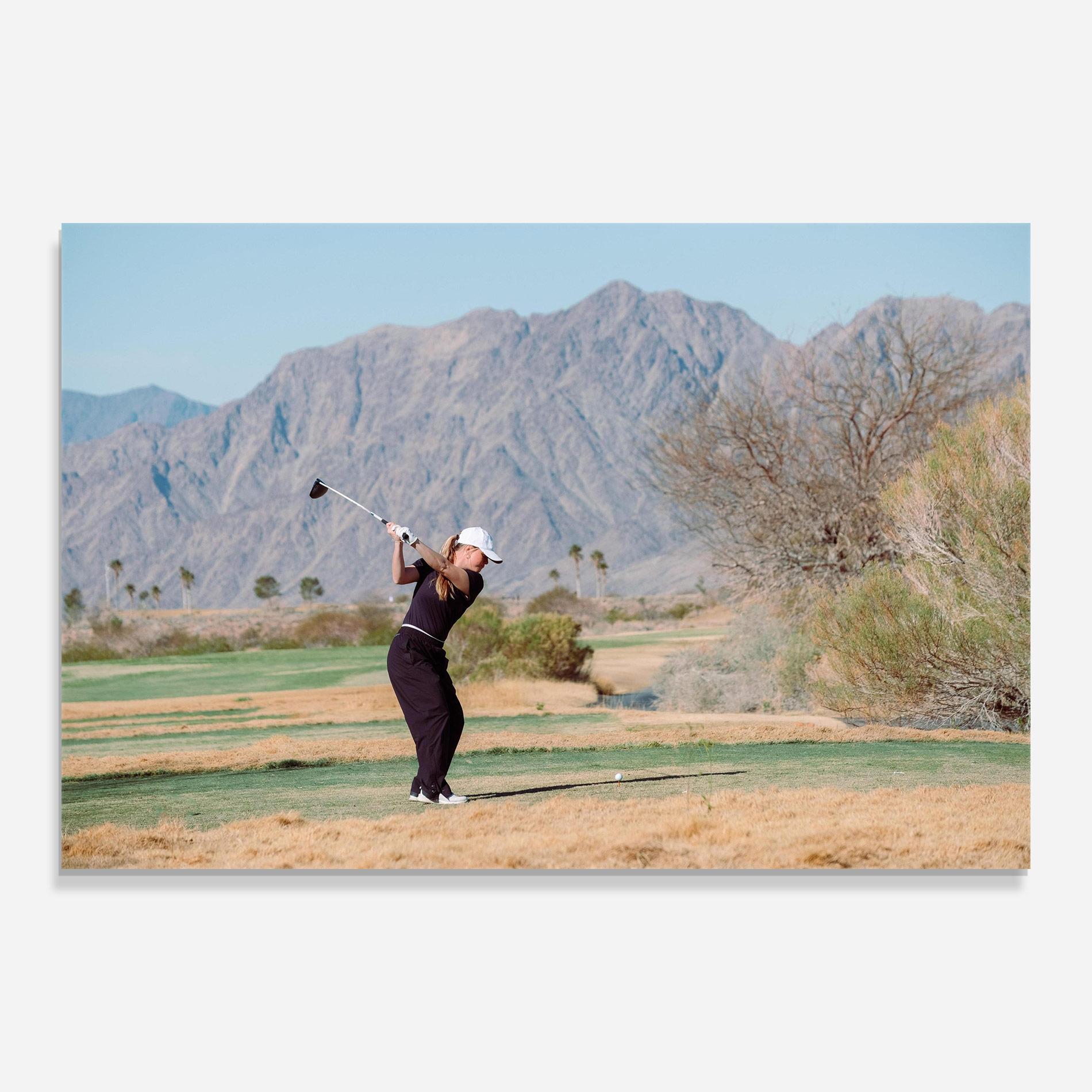 Tablou Sticla Golf Player Woman mockup 0
