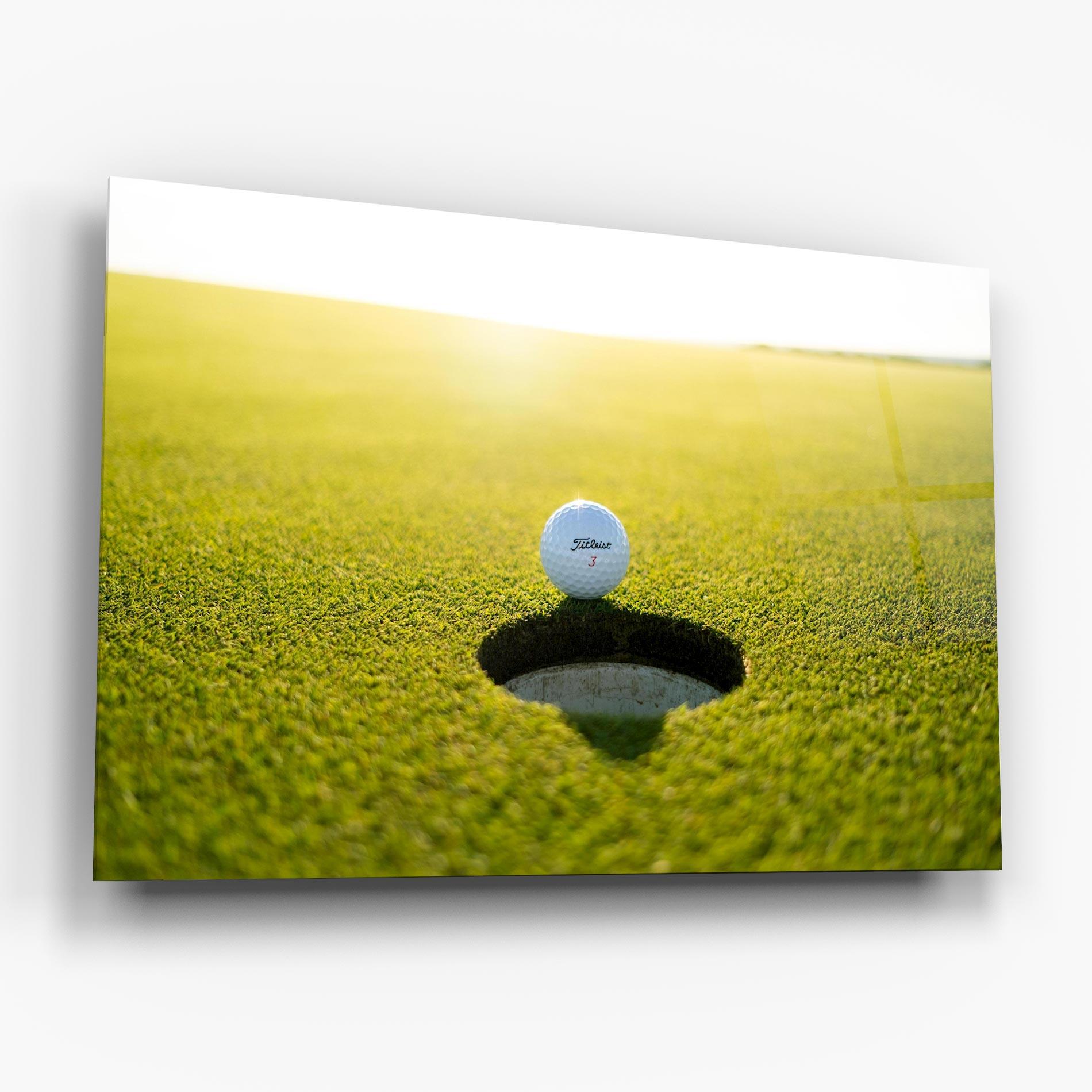 Tablou Sticla Golf Ball Close To Fall mockup 6