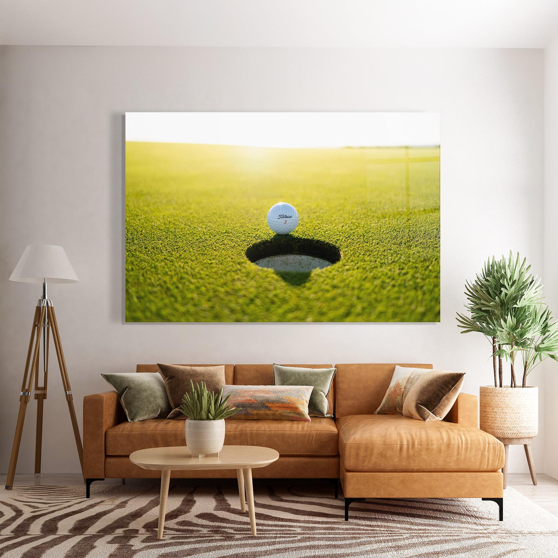 Tablou Sticla Golf Ball Close To Fall mockup 7