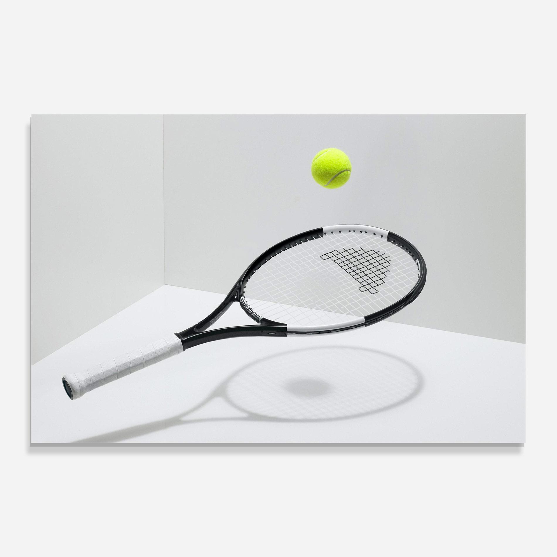 Tablou Sticla Floating Tennis Racket mockup 0